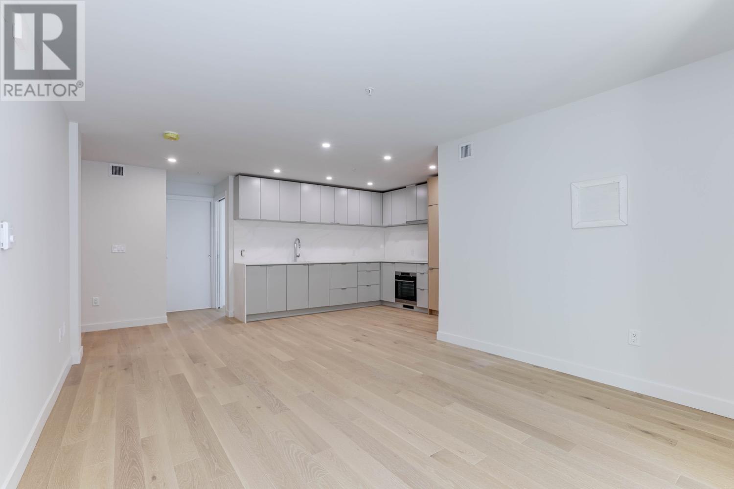 505 239 KEEFER STREET