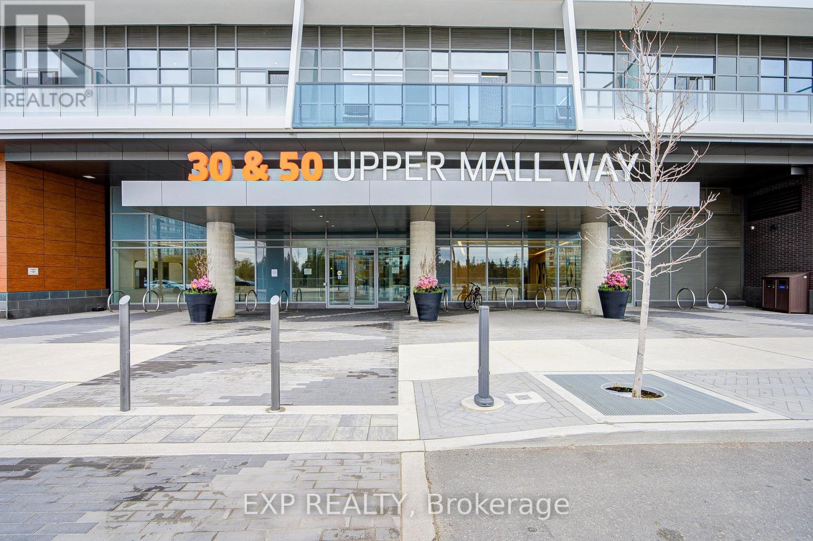 2707 - 30 UPPER MALL WAY