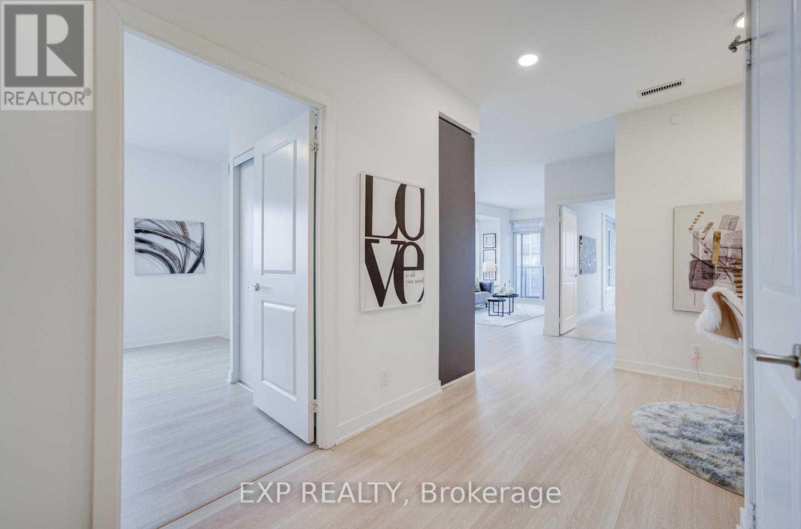 2707 - 30 UPPER MALL WAY