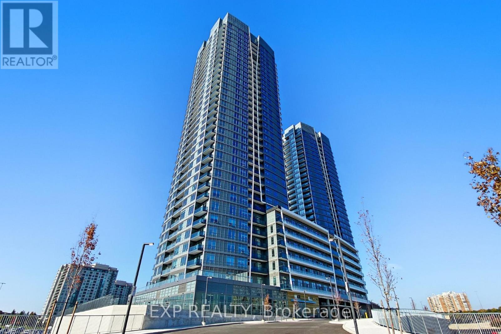 2707 - 30 UPPER MALL WAY
