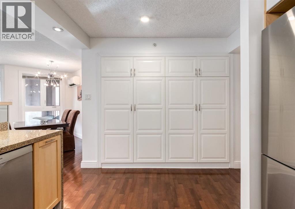 8402, 400 Eau Claire Avenue SW