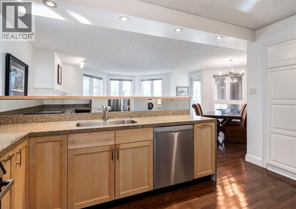 8402, 400 Eau Claire Avenue SW