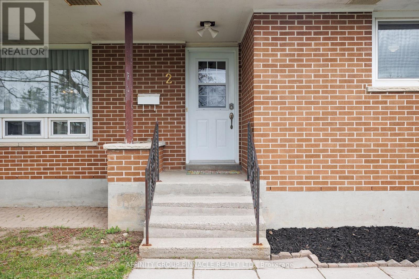 2 MAPLE CRESCENT