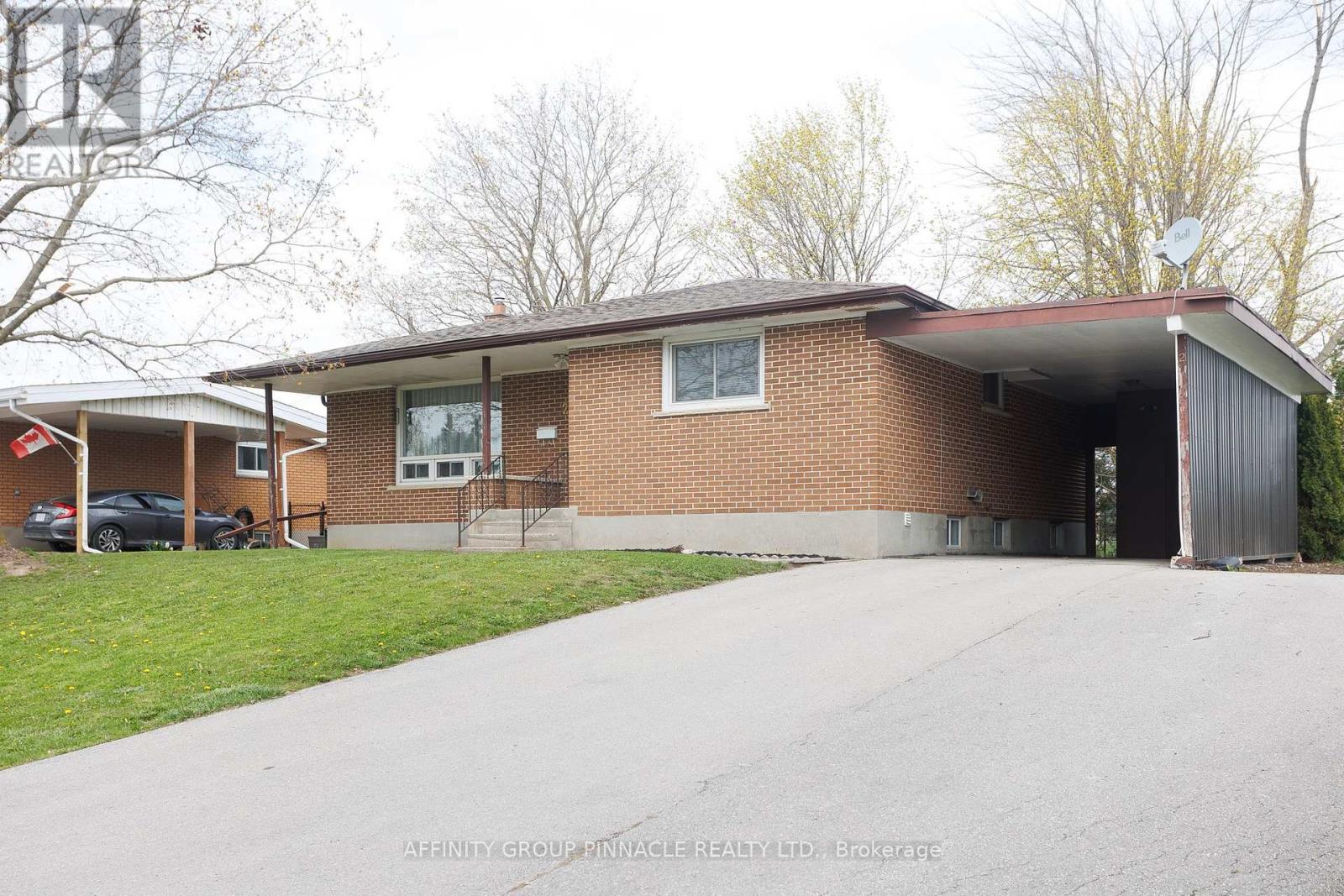 2 MAPLE CRESCENT