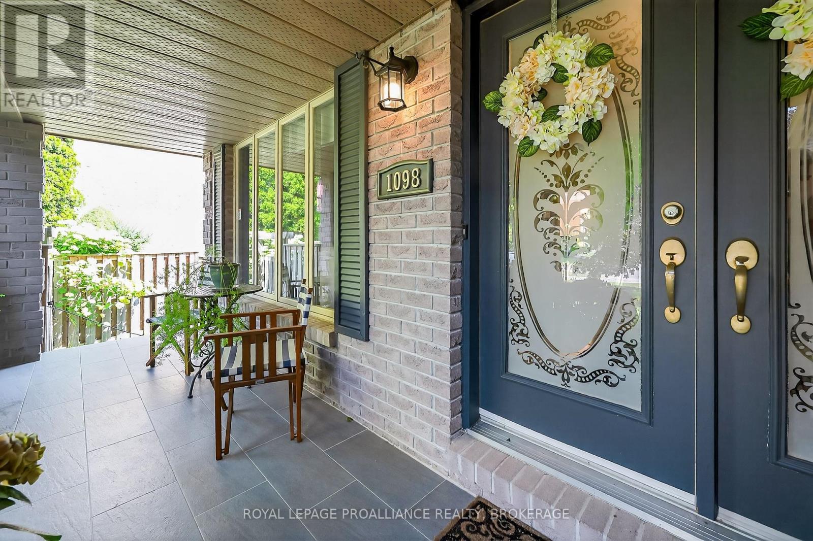 1098 CAITLIN CRESCENT