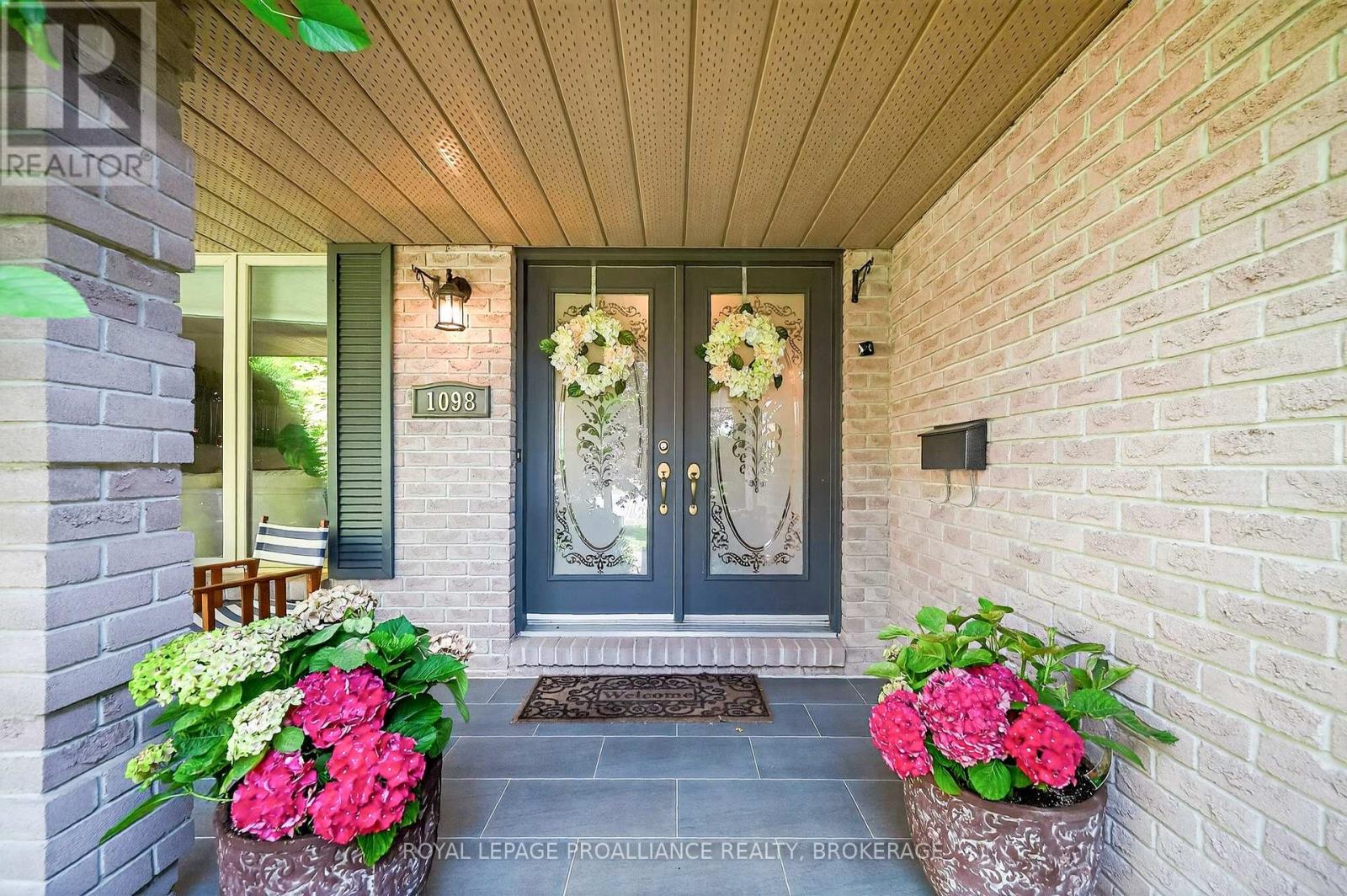 1098 CAITLIN CRESCENT