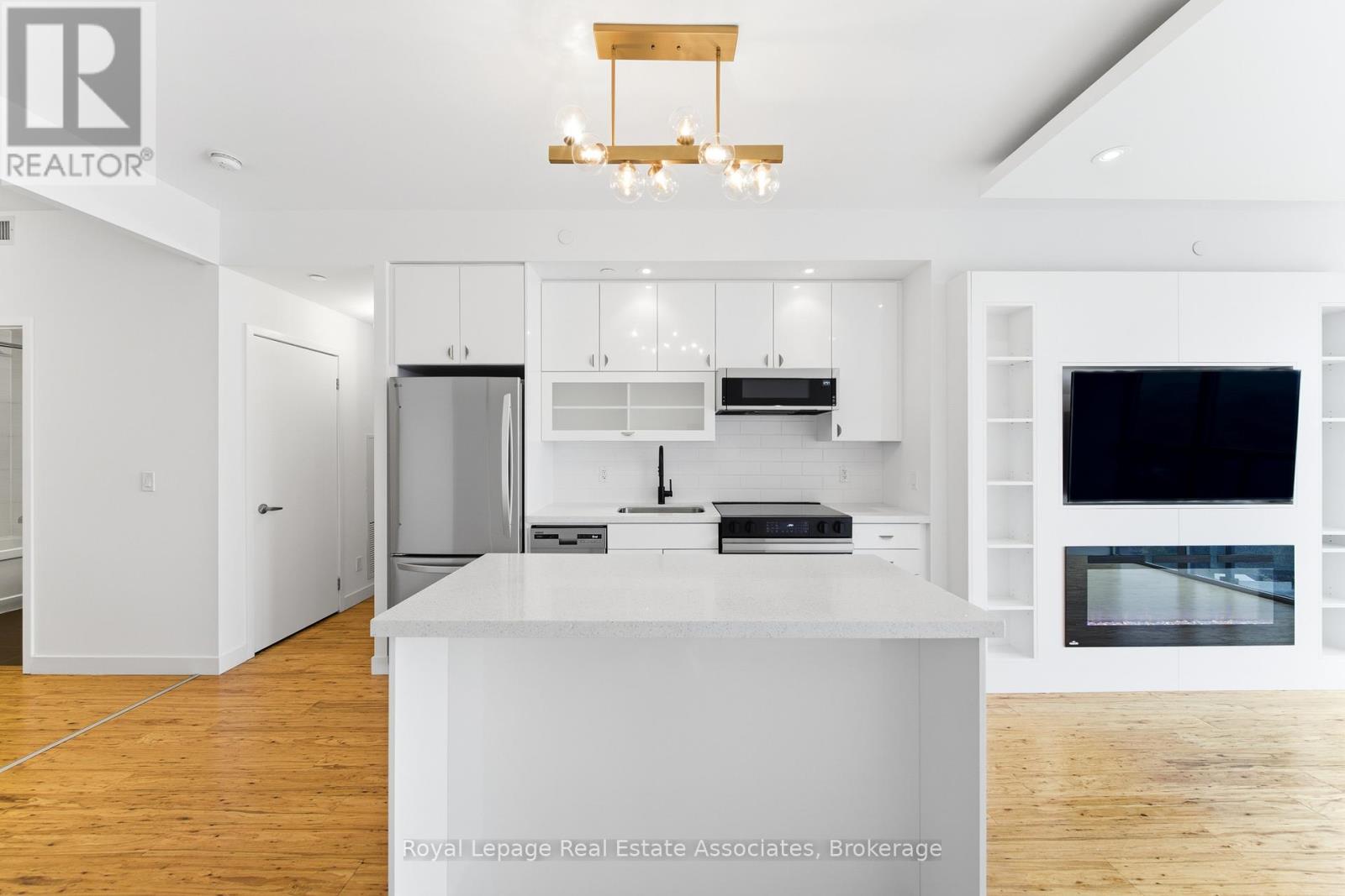 915 - 2055 DANFORTH AVENUE