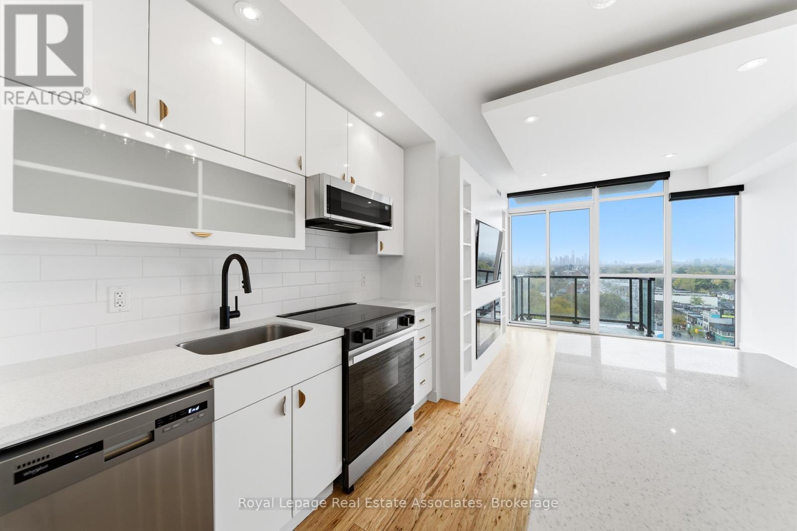 915 - 2055 DANFORTH AVENUE