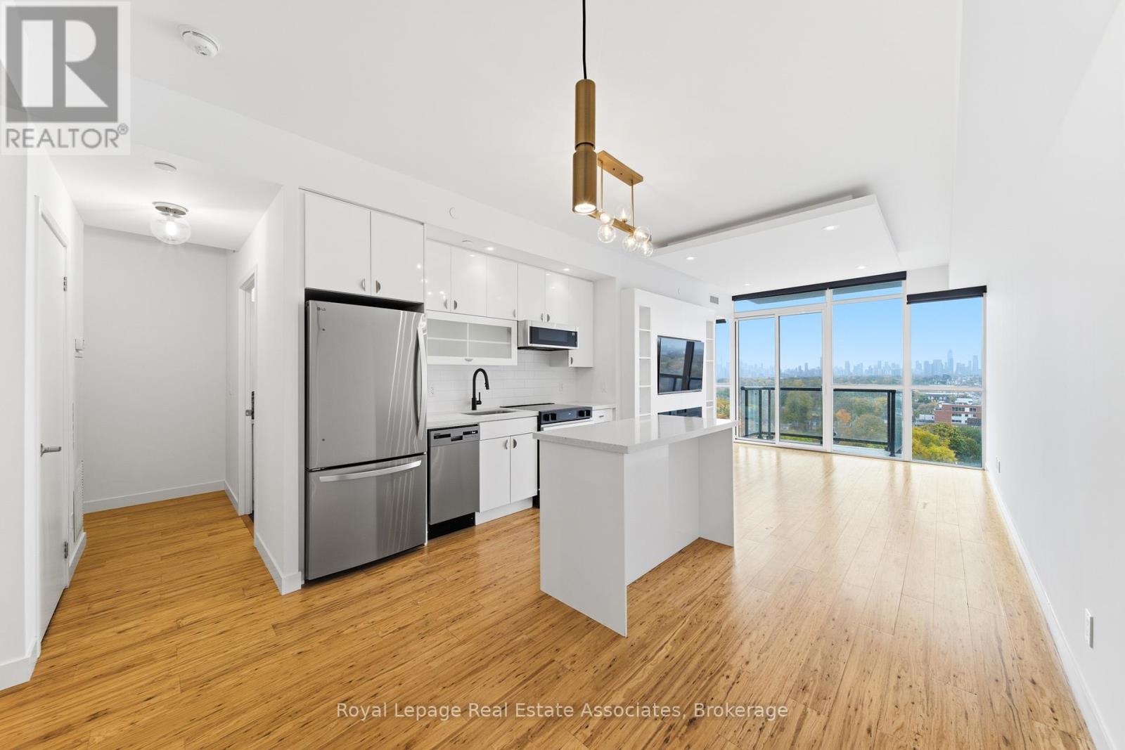 915 - 2055 DANFORTH AVENUE