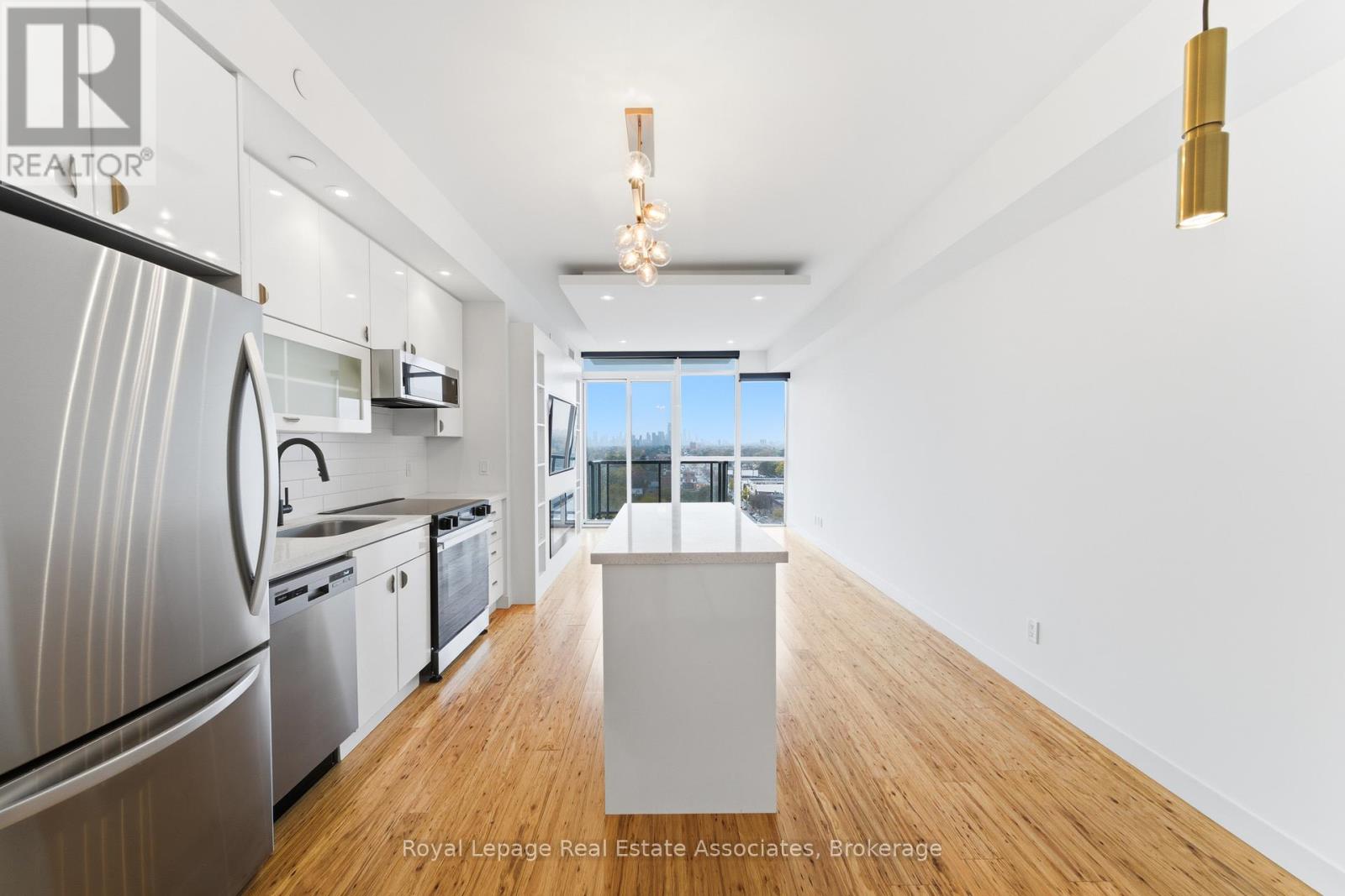 915 - 2055 DANFORTH AVENUE