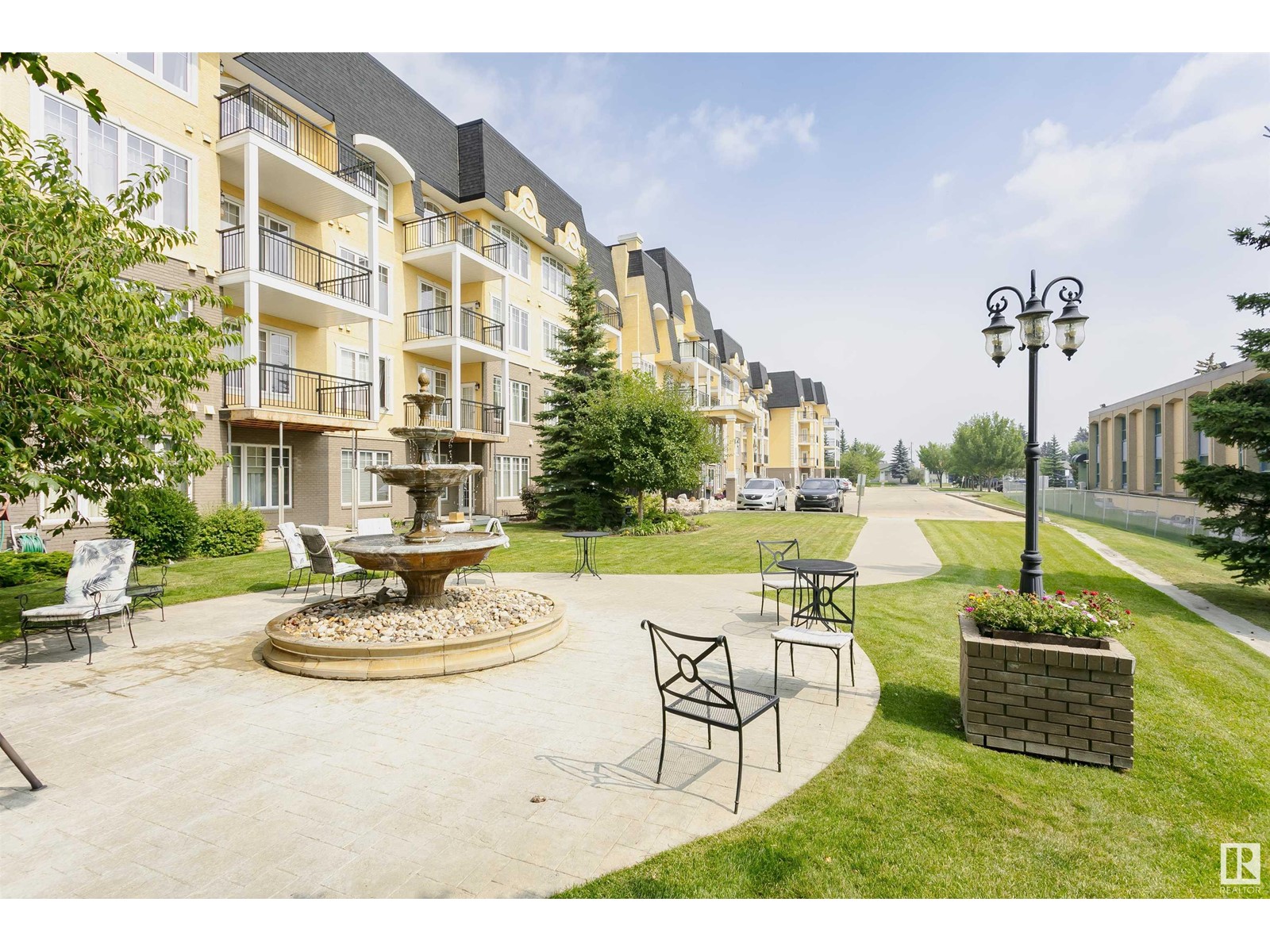 #207 9820 165 ST NW