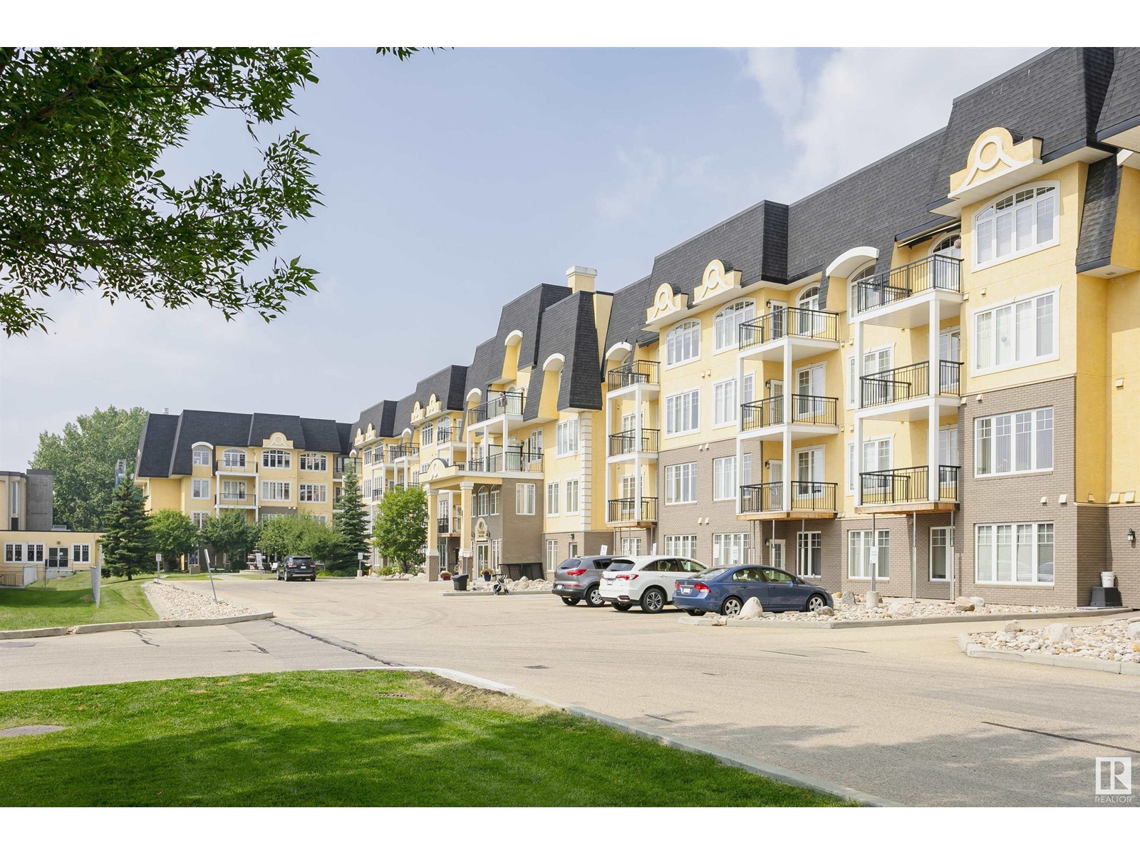 #207 9820 165 ST NW