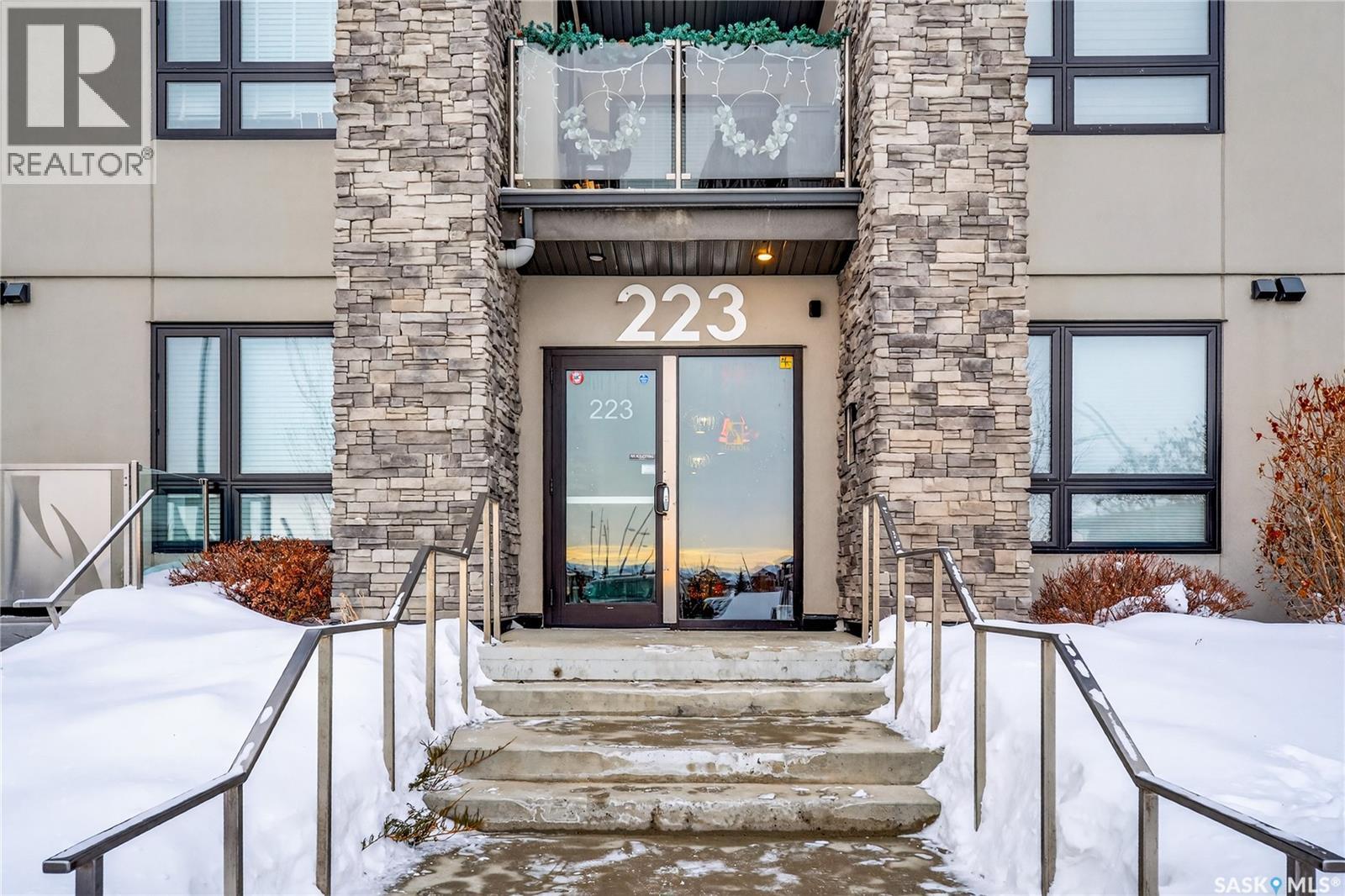 310 223 Evergreen SQUARE