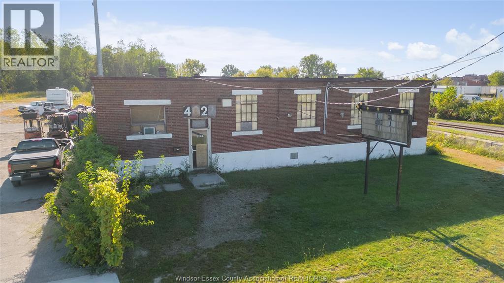 4027 SANDWICH STREET