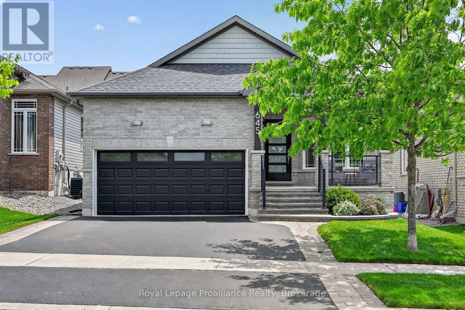 Photo 1 of 39 — 645 GOODWIN TERRACE, Peterborough (Monaghan Ward 2), ON K9J0H6
