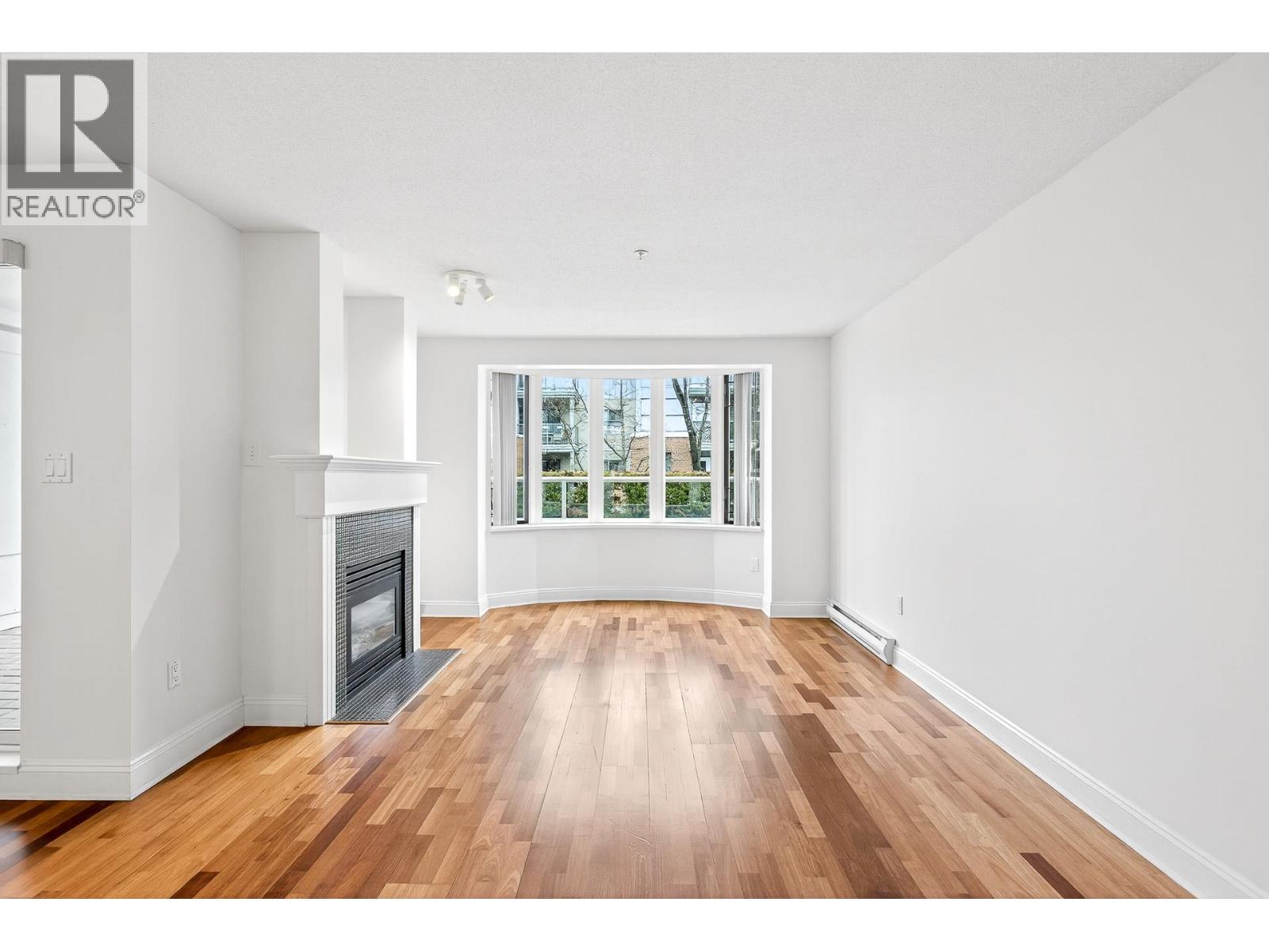 213 220 NEWPORT DRIVE