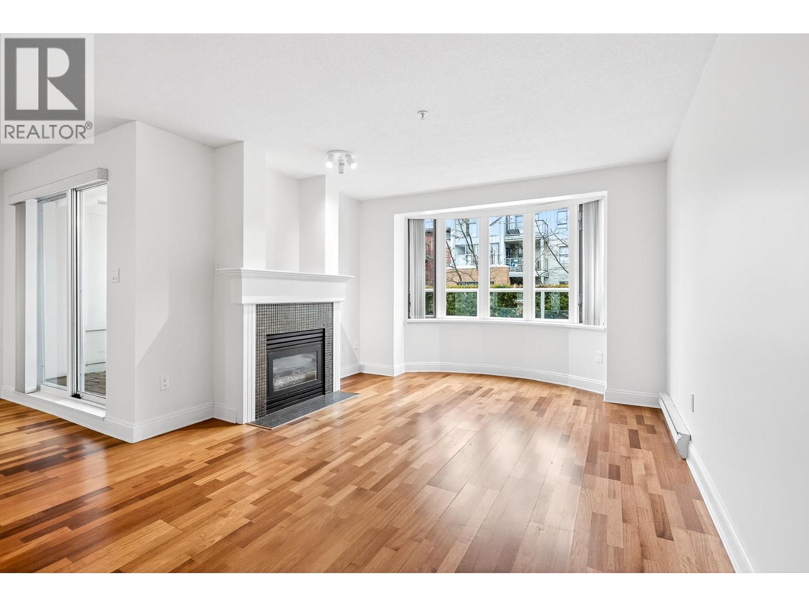 213 220 NEWPORT DRIVE