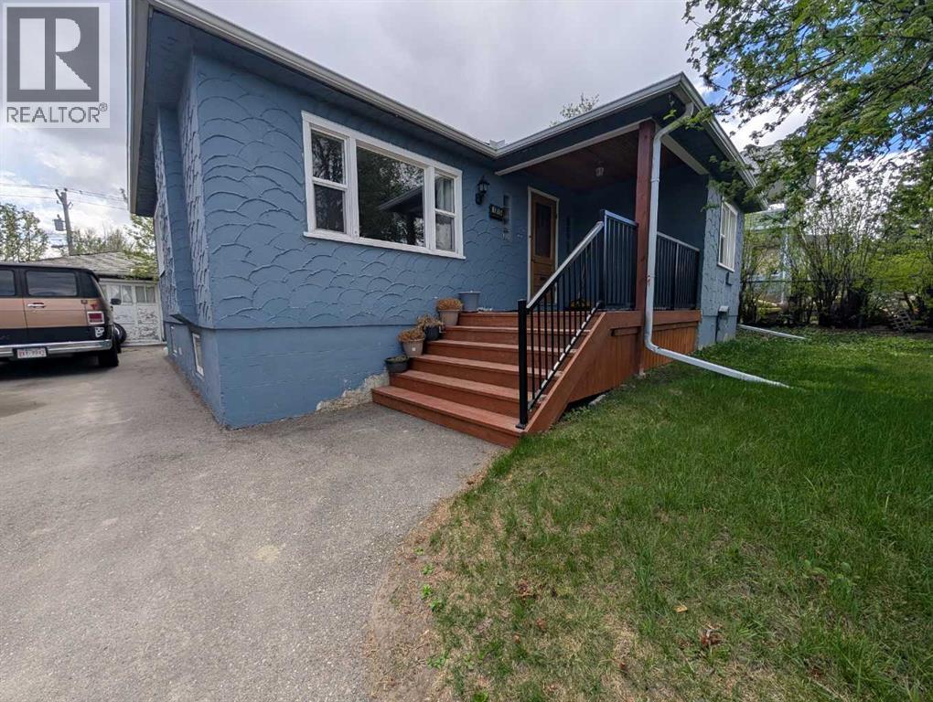 1815 32 Avenue SW