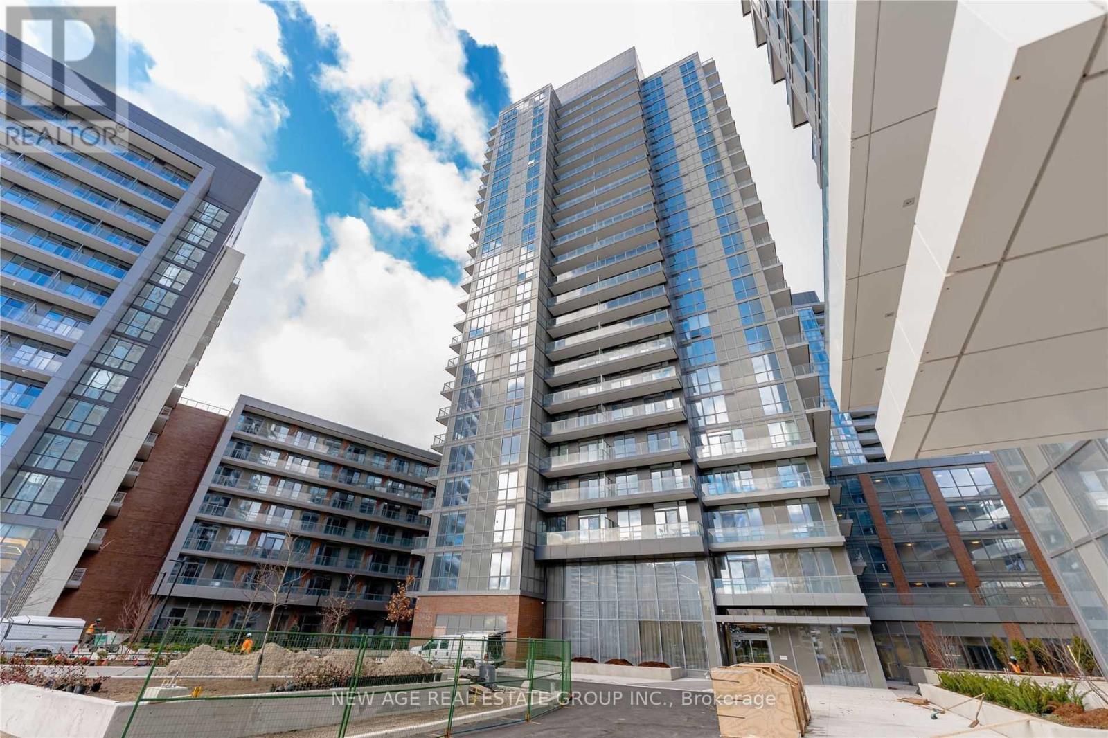 Photo 1 of 15 — 209 - 38 FOREST MANOR ROAD Unit 209, Toronto (Henry Farm), ON M2J1M1
