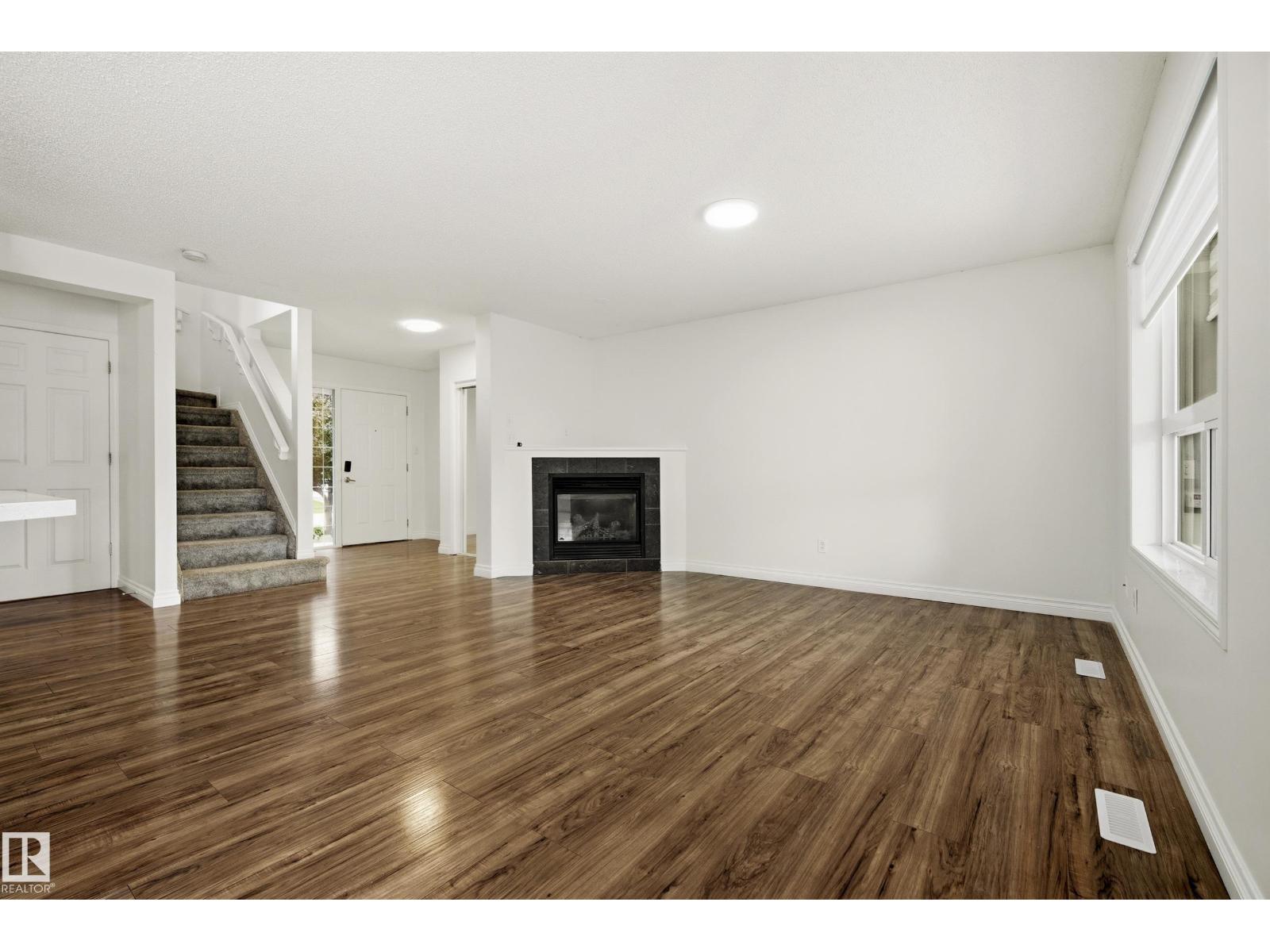 1526 37C AV NW