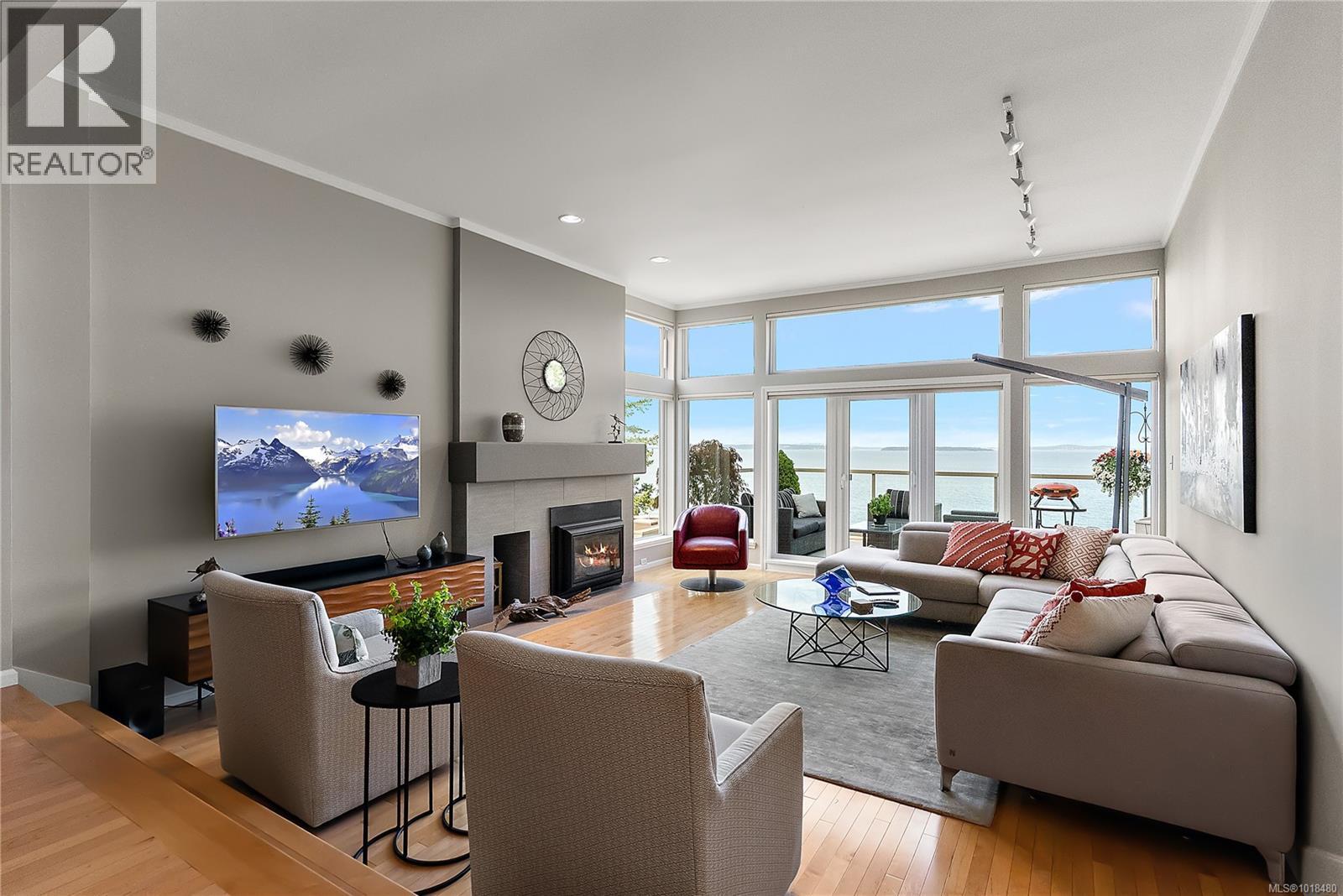 7 4771 Cordova Bay Rd