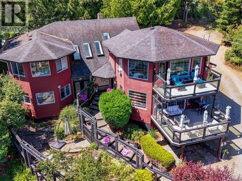 8626 Lochside Dr North Saanich BC V8L1M7