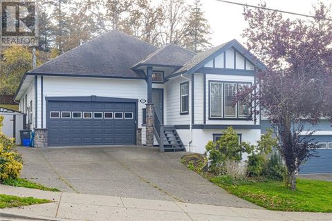 727 Rogers Ave Saanich BC V8X5K6