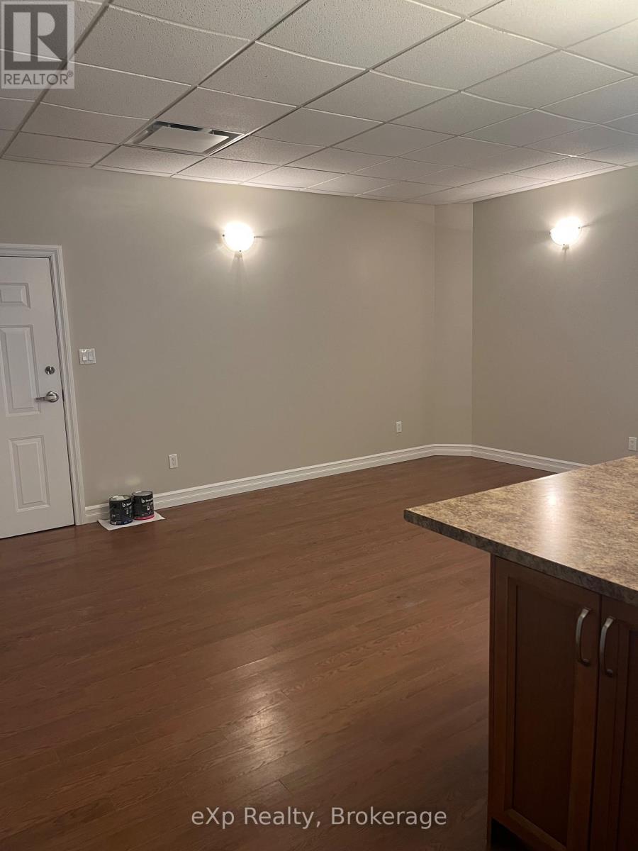 2 - 807 QUEEN STREET