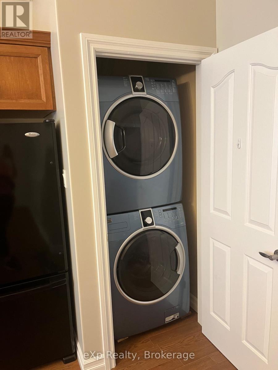 2 - 807 QUEEN STREET