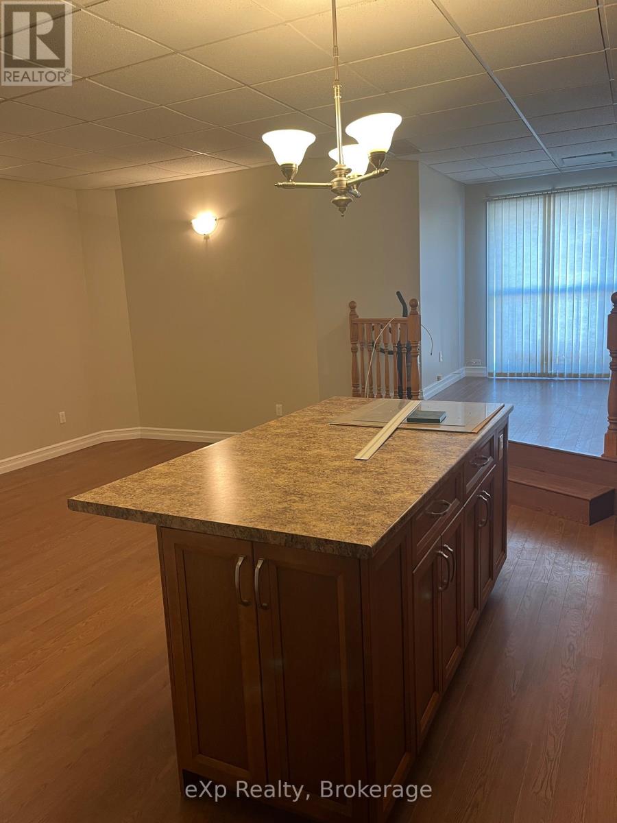 2 - 807 QUEEN STREET