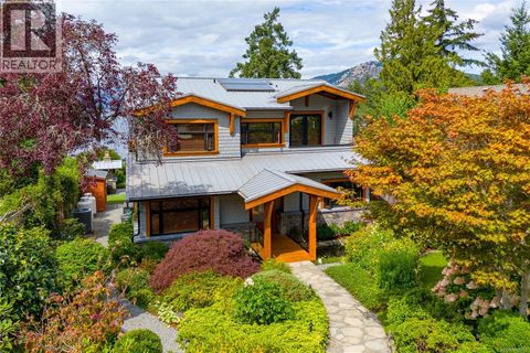 580 Meldram Dr North Saanich BC V8L5V8