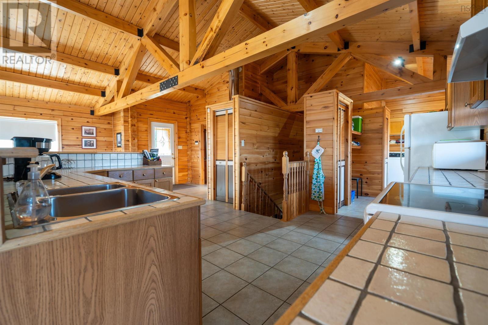 7600 Highway 7 Highway