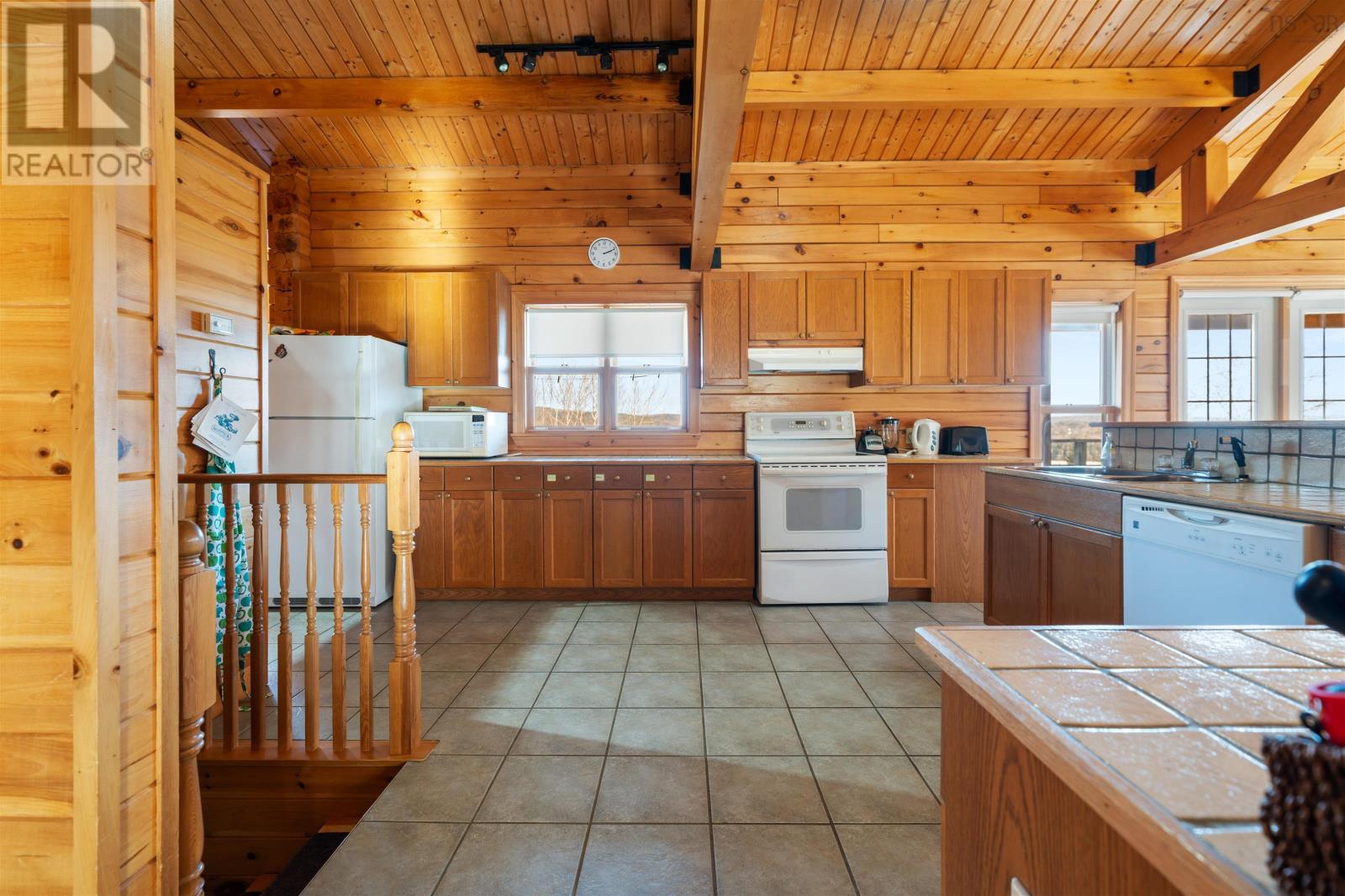 7600 Highway 7 Highway