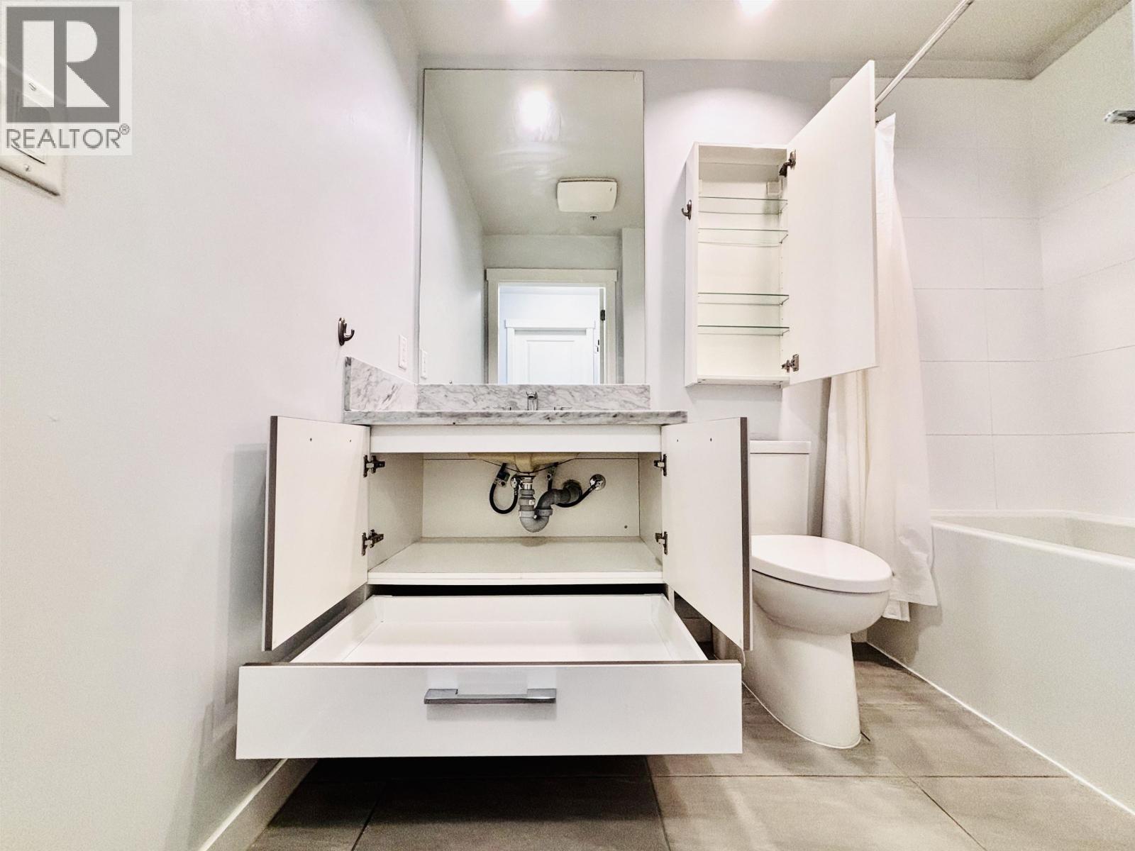 302 3263 PIERVIEW CRESCENT