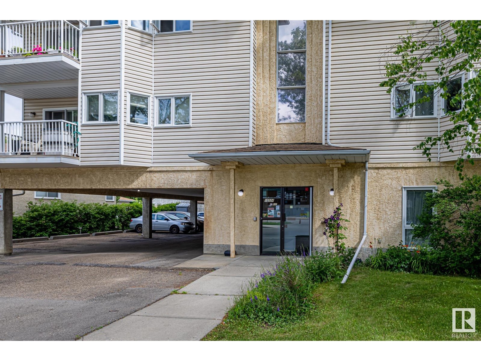 #202 10504 77 AV NW