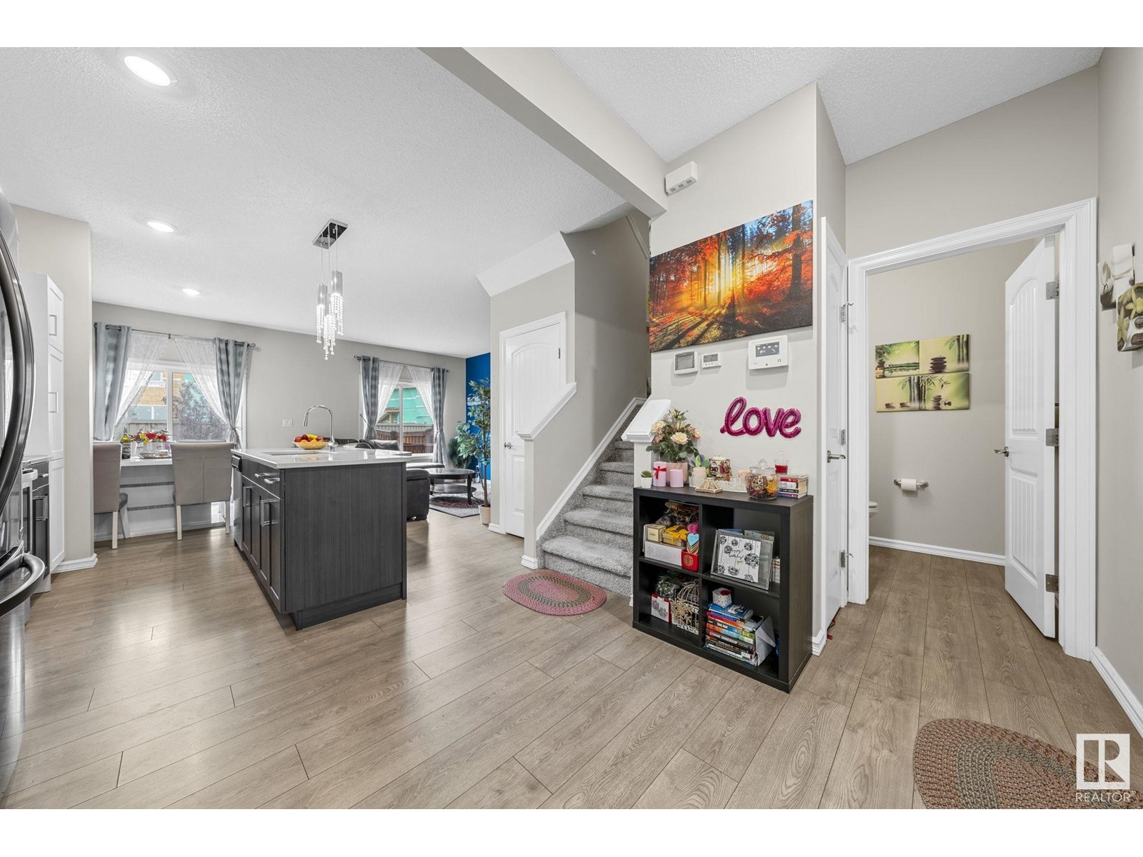 8812 223 ST NW NW