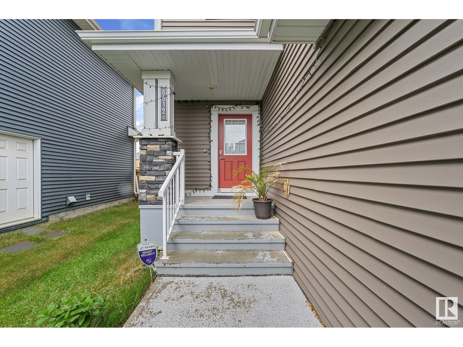 8812 223 ST NW NW