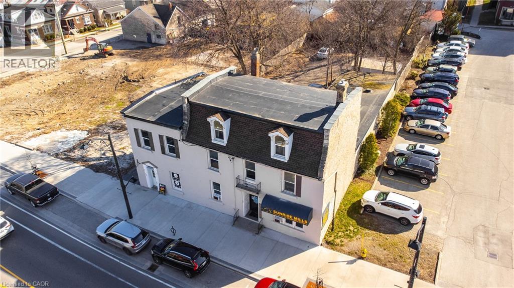 840-846 KING Street E