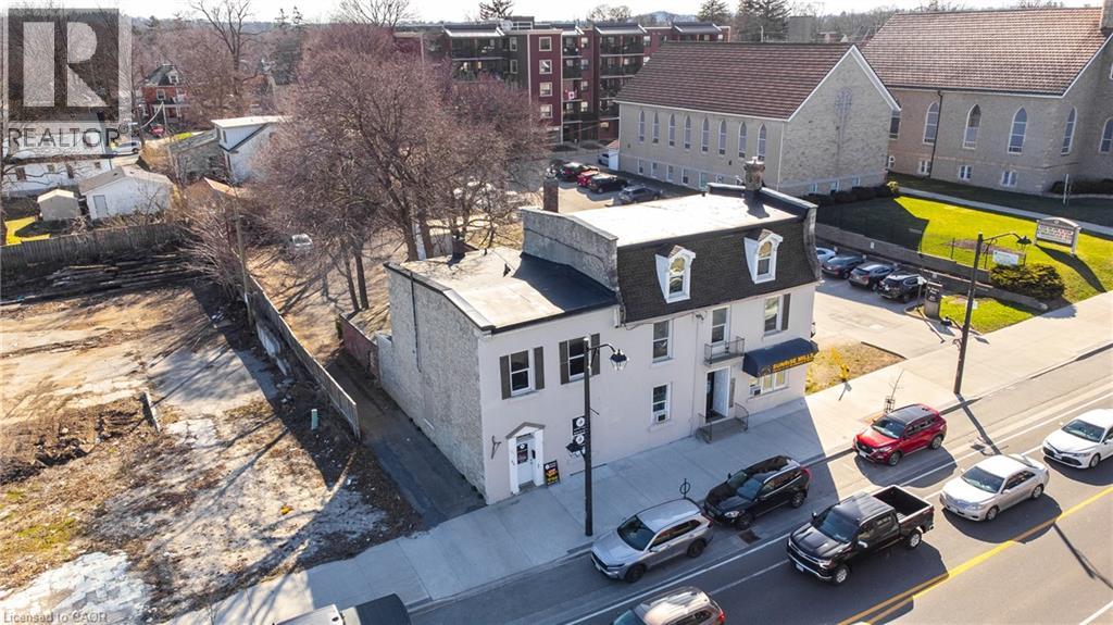 840-846 KING Street E