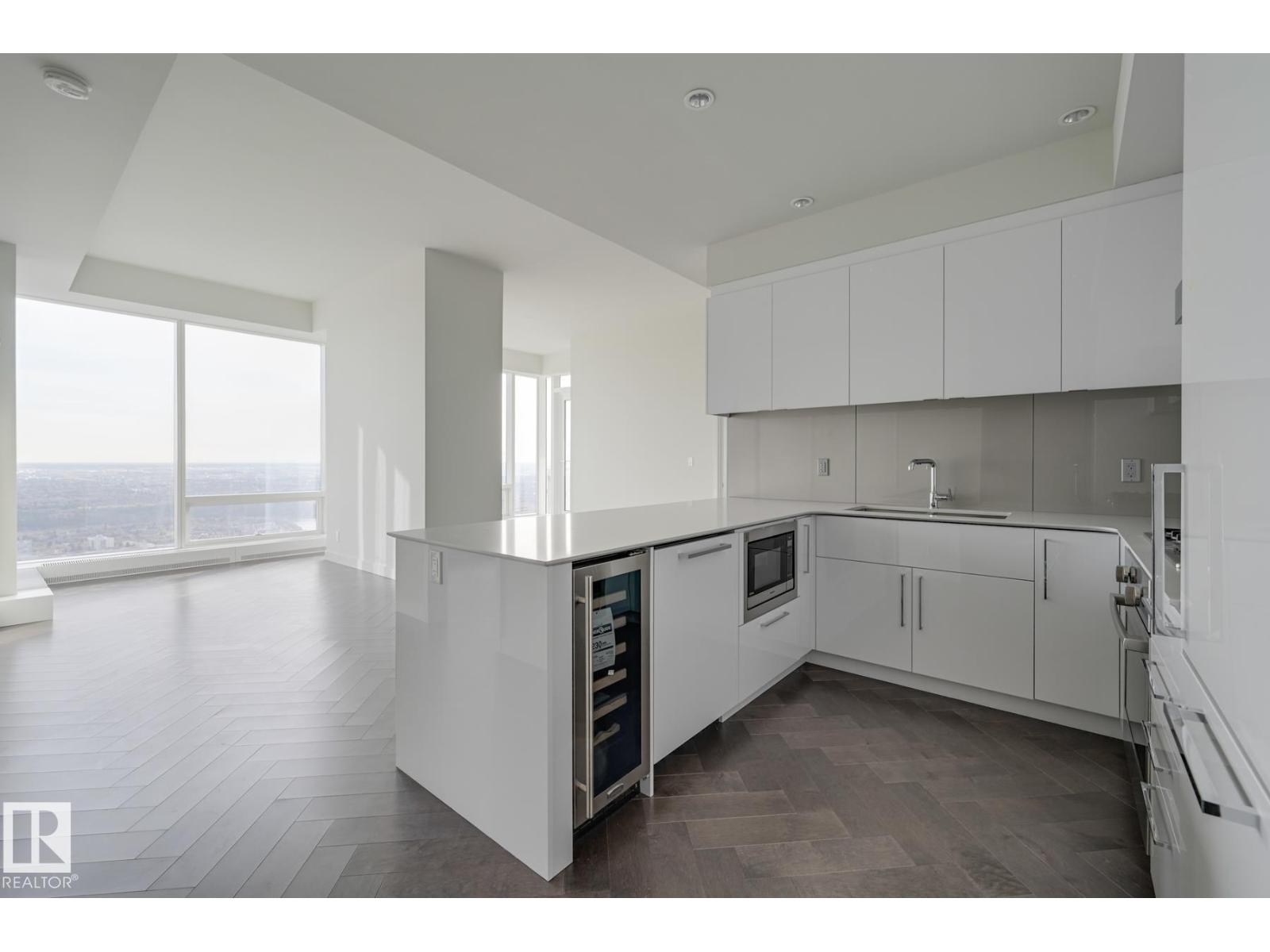 #4503 10360 102 NW NW