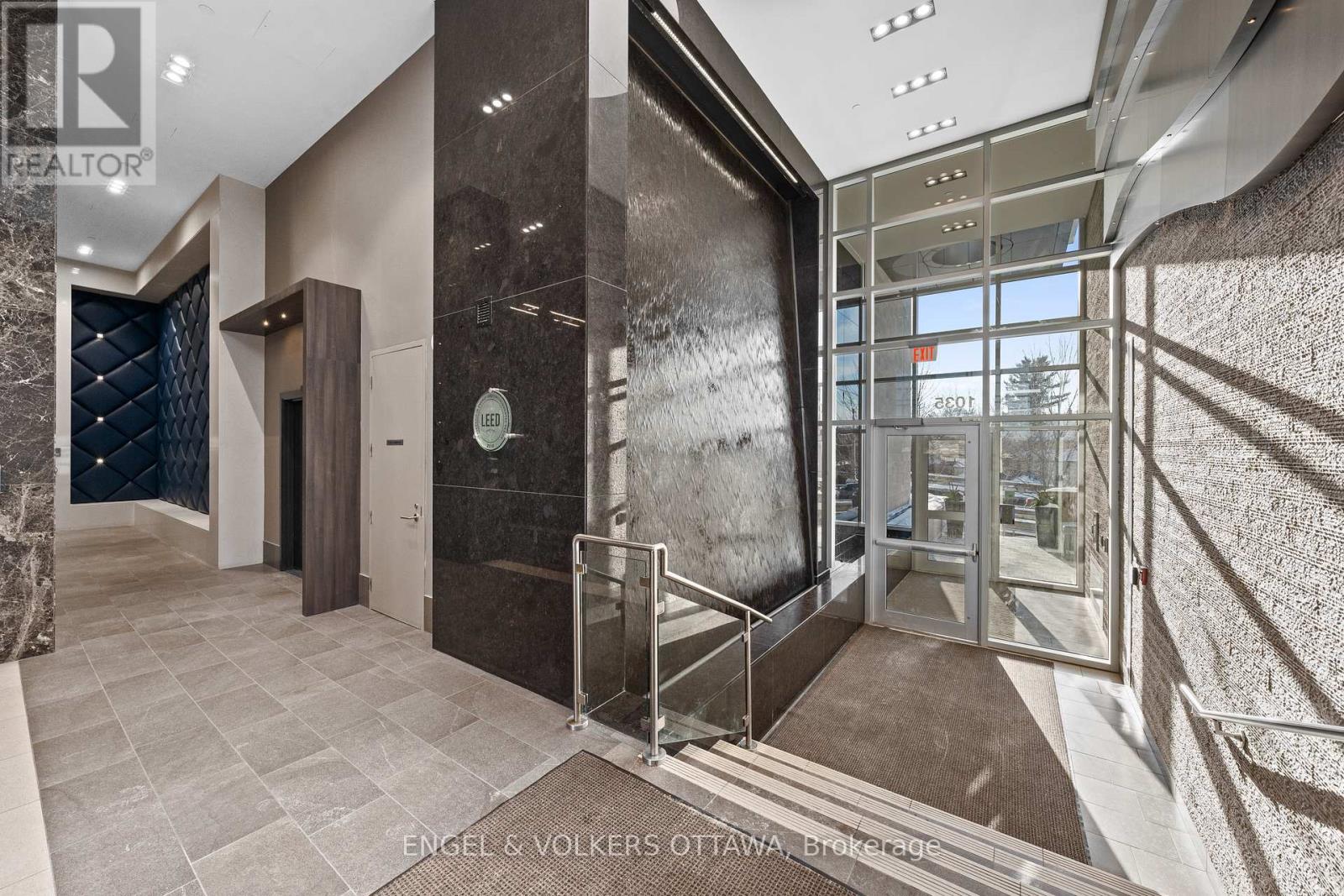110 - 1035 BANK STREET