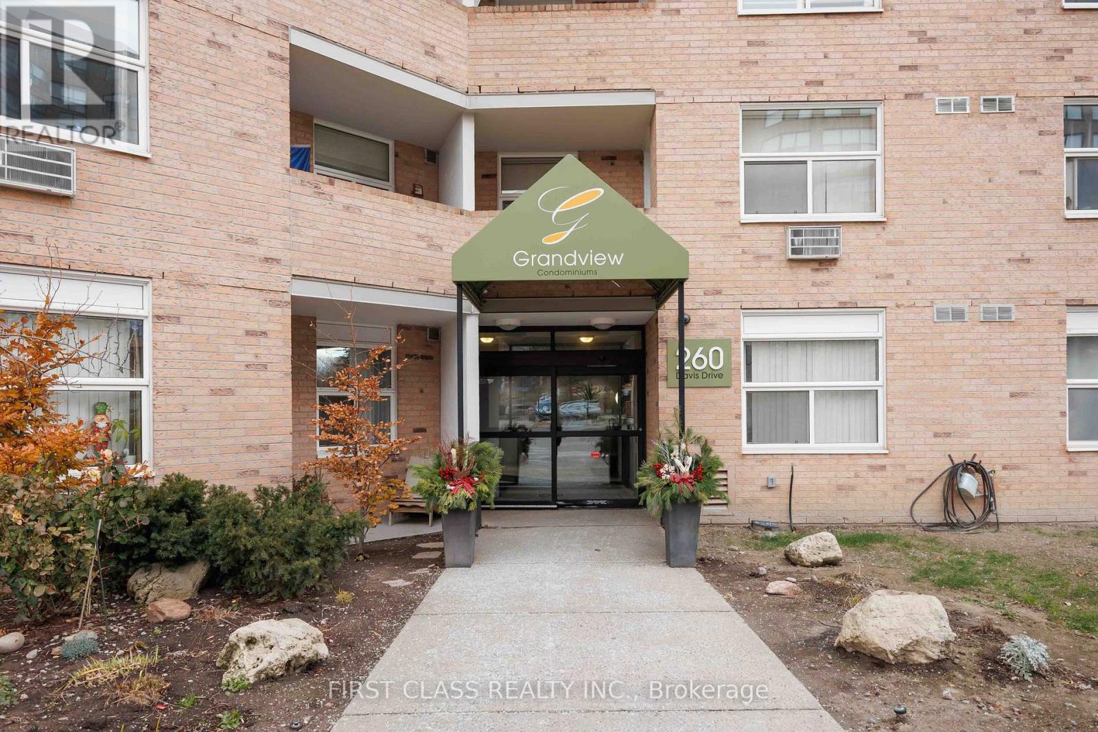 812 - 260 DAVIS DRIVE