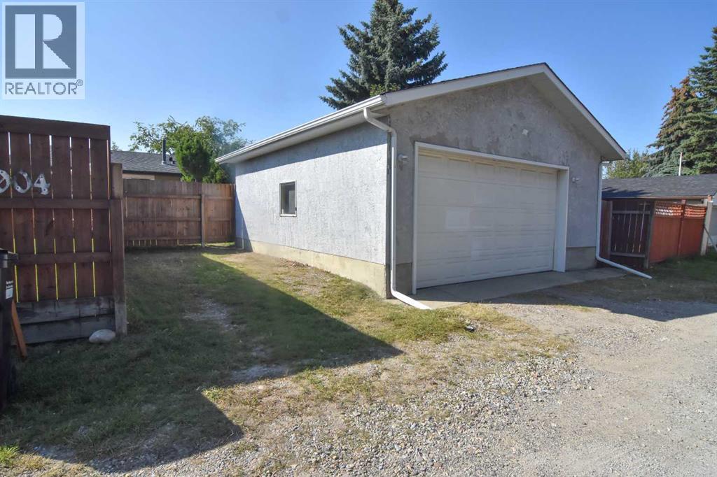904 Abbotsford Drive NE