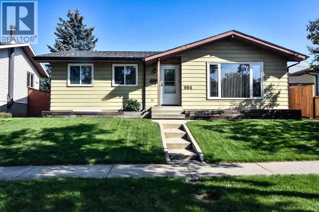 904 Abbotsford Drive NE