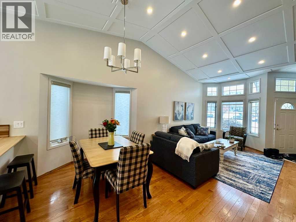 211 Canyon Boulevard W