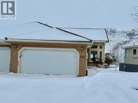 211 Canyon Boulevard W Lethbridge AB T1K6V1