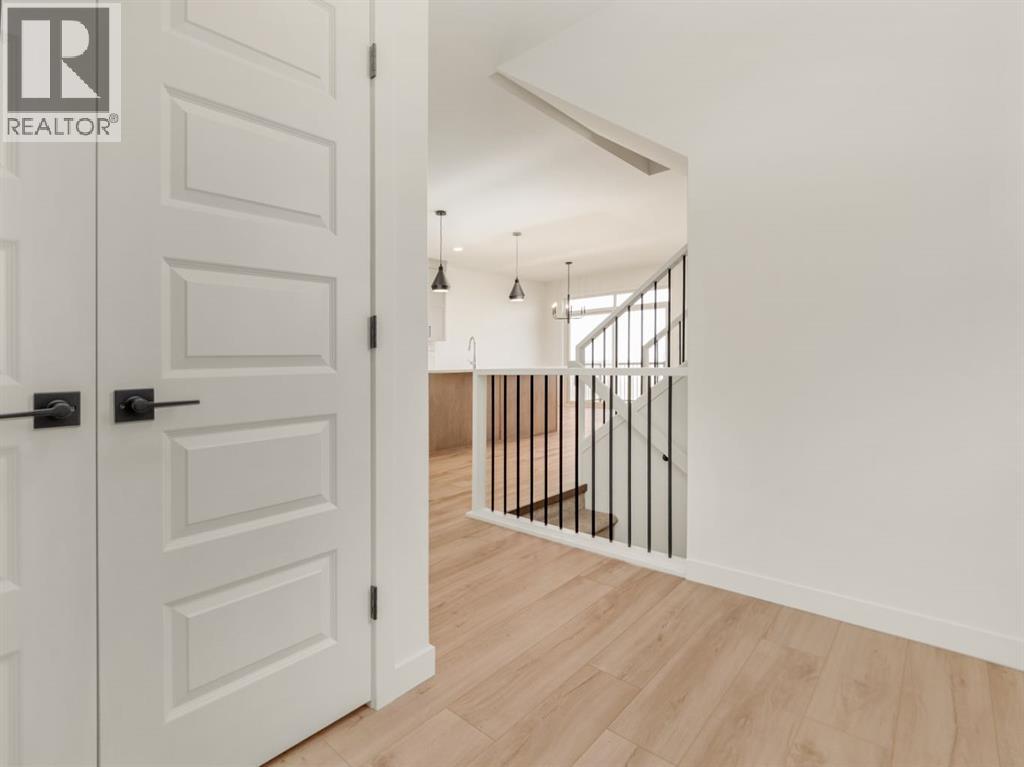118 Miners Road W