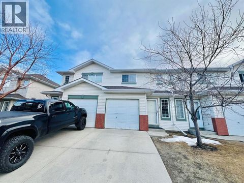 123 Country Hillas Villas NW Calgary AB T3K4S8