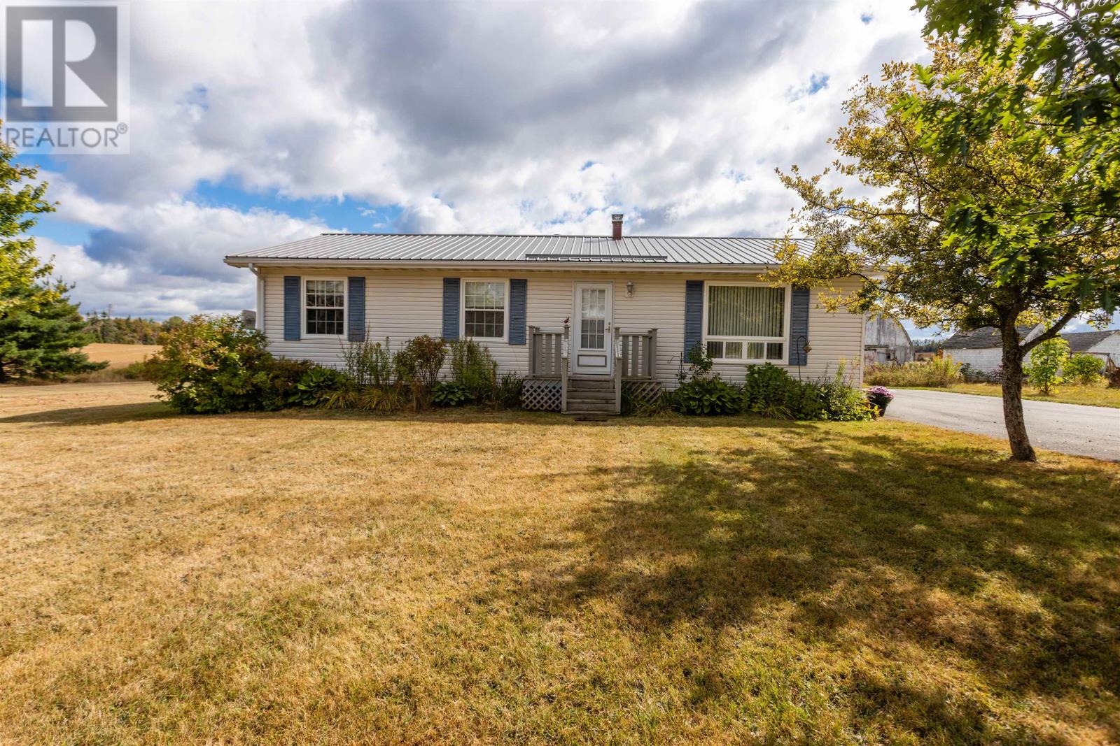 3592 Trans Canada Hwy