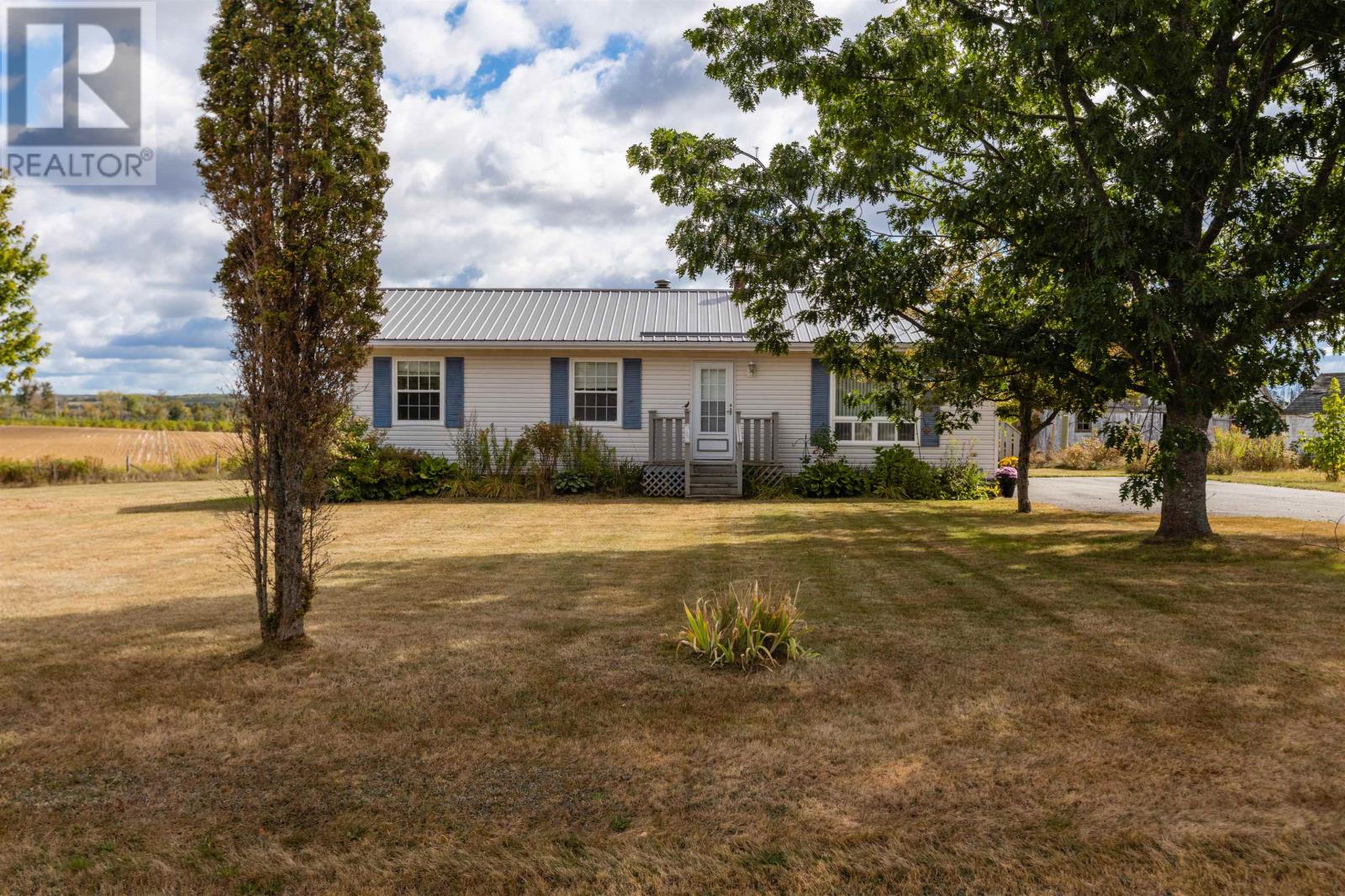 3592 Trans Canada Hwy